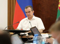 Пресс-служба губернатора Кубани Вениамина Кондратьева рассказала, почему у него был бейдж-антисептик