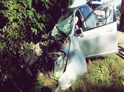 На Кубани водитель разбился насмерть после сильнейшего столкновения с КамАЗом