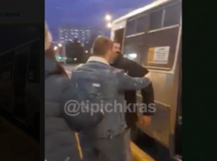 Полиция проводит проверку после драки пьяных пассажиров в маршрутке Краснодара