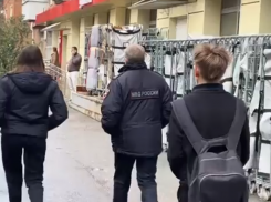 В Краснодаре 15-летний подросток плевал в полицейского ради хайпа в соцсети