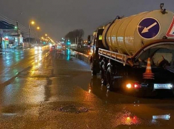 На улицы Краснодара вывели водооткачивающую технику