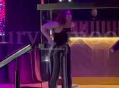 «Отплясывала в караоке под песню «Ще не вмерала Украïна» журналистка из Донецка»: депутат о скандале в караоке-клубе Краснодара