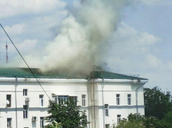 В районе ж/д вокзала в Краснодаре начался пожар