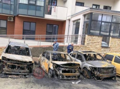 После поджога шести машин в Сочи возбудили уголовное дело 