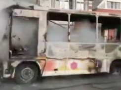 Загоревшуюся маршрутку на улице Северной в Краснодаре потушили 