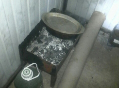 Шестиэтажный дом в Краснодаре превратился в гетто: готовят в мангале, воду берут с автомойки