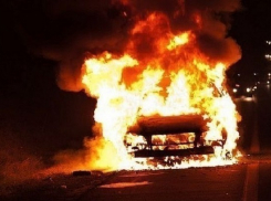 Вандалы ночью подожгли в Новороссийске машины