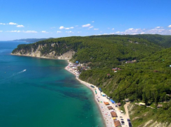  В бухте Инал убрали с берега незаконные ларьки 