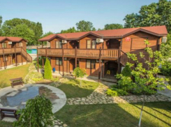 В Анапе 60 туристов из Карелии выбросили на улицу