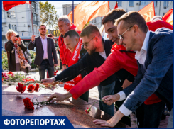 В Краснодаре коммунисты поклонились Ленину в День Октябрьской революции