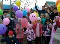 «Вот конфета, нет конфеты!»: Детскую площадку в Краснодаре забирают после выборов