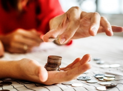 Более трех тысяч организаций на Кубани подозревают в выдаче низкой зарплаты