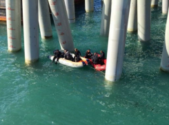 При падении автобуса в море в Темрюкском районе погибло более 10 человек