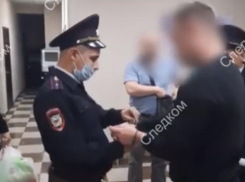 Появилось видео с допроса полицейского, насмерть сбившего школьницу в Краснодаре