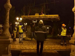 Ночью в Геленджик привезли помпезную скульптуру святого из Питера