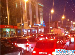 В Краснодаре выделенная полоса для общественного транспорта привела к образованию заторов