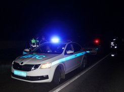 На трассе в Сочи 35-летняя женщина погибла в столкновении двух легковушек и микроавтобуса