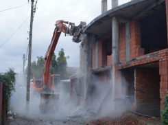 На Вишняках в Краснодаре сносят мини-гостиницу 