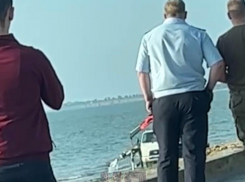 В Краснодарском крае из моря достали беспилотник 