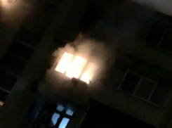 В Сочи ночью сгорела дотла квартира, человека успели спасти