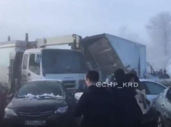 «Полнейший ад!» - автомобилисты о гигантской пробке на трассе «М-4 Дон» под Краснодаром