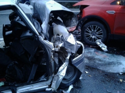 Жительница Сочи оказалась заблокирована вместе с погибшим водителем в машине