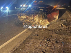 В Краснодарском крае водитель BMW вылетел на встречку и устроил аварию