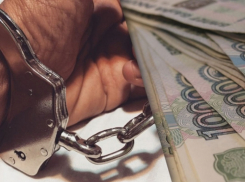 На Кубани чиновник незаконно премировал себя на четверть миллиона