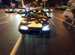 В Краснодаре легковушка сбила 19-летнего парня