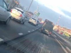 «Не успели постелить - уже убрали»: в Краснодаре сняли свежий асфальт 
