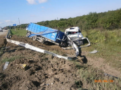На Кубани «Лада» врезалась в большегруз, погиб мужчина 