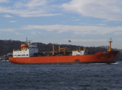 Появились первые жертвы на горящих судах в Керченском проливе