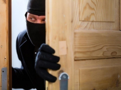 Вор украл тысячу рублей и спрятался от краснодарки в чужом доме