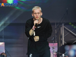 В России для него нет контрактов: приёмный отец Дани Милохина о причине побега блогера из страны