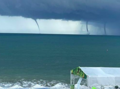 Парад смерчей напугал туристов в Краснодарском крае