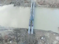 По временному мосту в Туапсинском районе проехал первый автомобиль