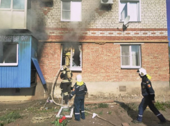  Из-за хлопка газа и пожара эвакуировали жильцов многоэтажки в Каневской 