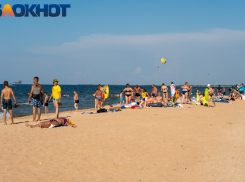 Плата за тень и 1300 руб за 3 часа на побережье: туристы об отдыхе на пляжах Краснодарского края