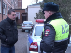 На Кубани сотрудники ДПС спасли женщину от родов на дороге