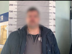 Полицейские сняли на видео задержание краснодарца с килограммом мефедрона в автобусе