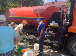 Краснодарцы в поселке Плодородный остались без воды в жару