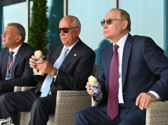Путин во время МАКС-2021 съел «Коровку из Кореновки»