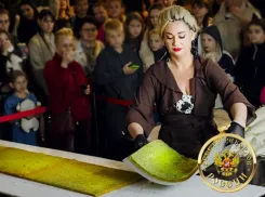 Краснодарка испекла торт-гигант и попала в Книгу рекордов Гиннесса