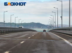 Более 600 автомобилей застряли в очередях перед Крымским мостом
