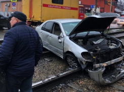  Из-за ДТП на трамвайных путях лопнули рельсы, общественный транспорт встал 