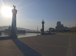 Главное в Краснодаре: тревога у Крымского моста, хлеб может подорожать, шторм надвигается, белье воруют в отелях, а в ванной полезли черви