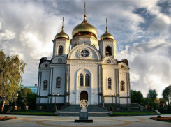 Православные россияне празднуют День крещения Руси