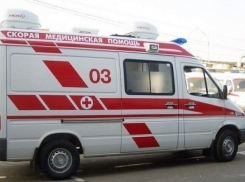 В Краснодаре женщина сломала копчик из-за резкого торможения троллейбуса