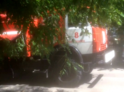 В Новороссийске эвакуировали людей из трехэтажки из-за пожара