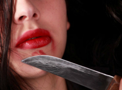 На Кубани мужчина вонзил нож в спину супруги, а после пошел мирно спать